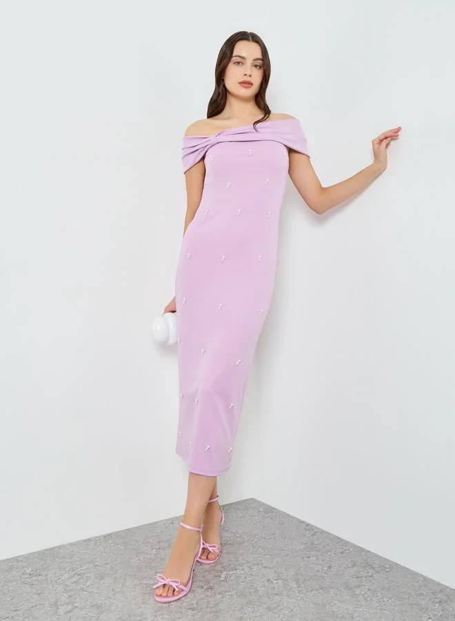 تايك تو فستان طويل مكشوف الأكتاف ومزين بآلئ صناعية للنساء